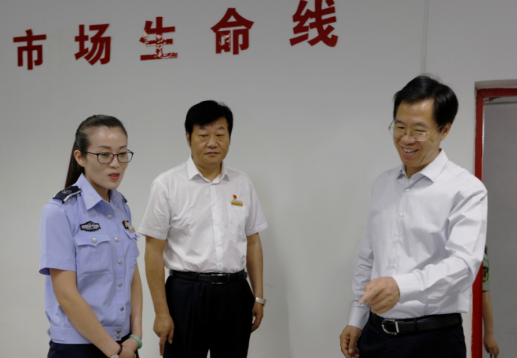 莊兆林市長蒞臨集團(tuán)視察節(jié)前安全和轉(zhuǎn)型升級工作